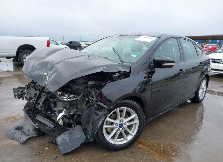 Photo 2 of 2017 Ford Focus SE (VIN 1FADP3F22HL229478)