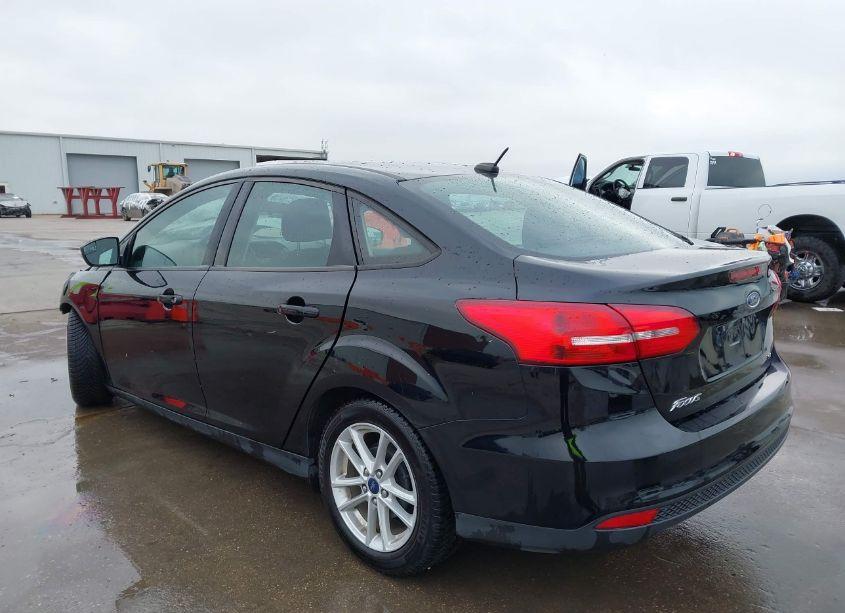 Photo 3 of 2017 Ford Focus SE (VIN 1FADP3F22HL229478)