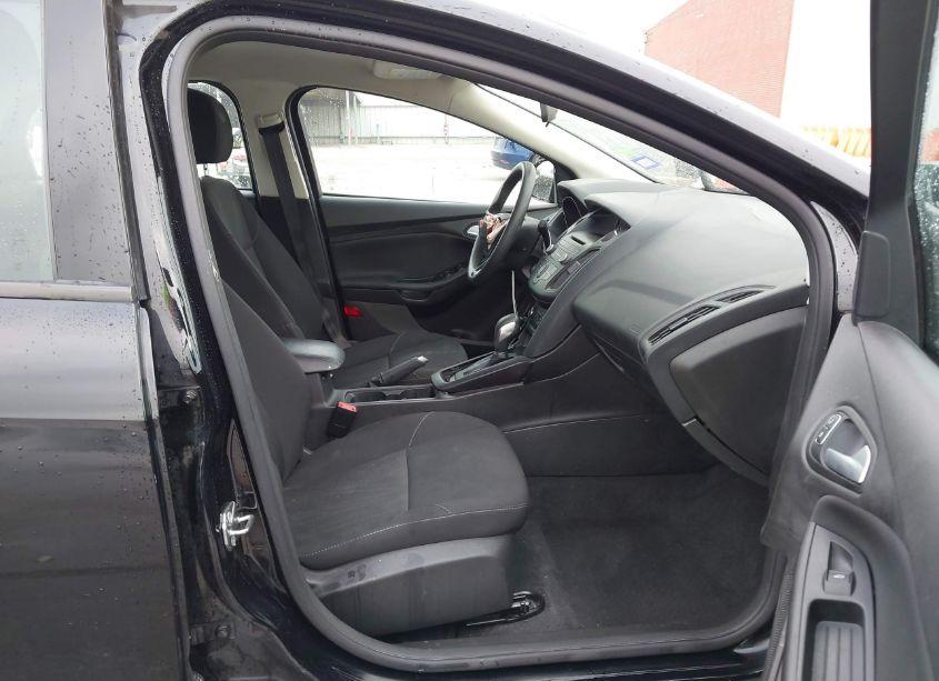 Photo 5 of 2017 Ford Focus SE (VIN 1FADP3F22HL229478)