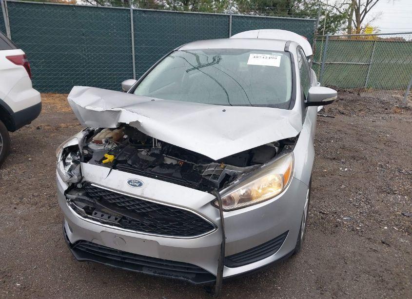 Photo 2 of 2017 Ford Focus SE (VIN 1FADP3F22HL267549)