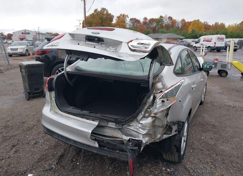 Photo 4 of 2017 Ford Focus SE (VIN 1FADP3F22HL267549)