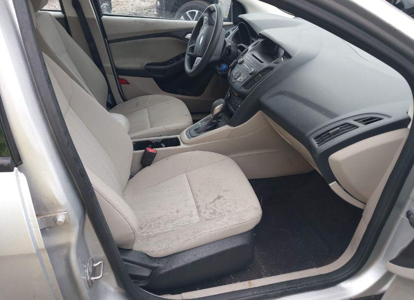 Photo 5 of 2017 Ford Focus SE (VIN 1FADP3F22HL267549)