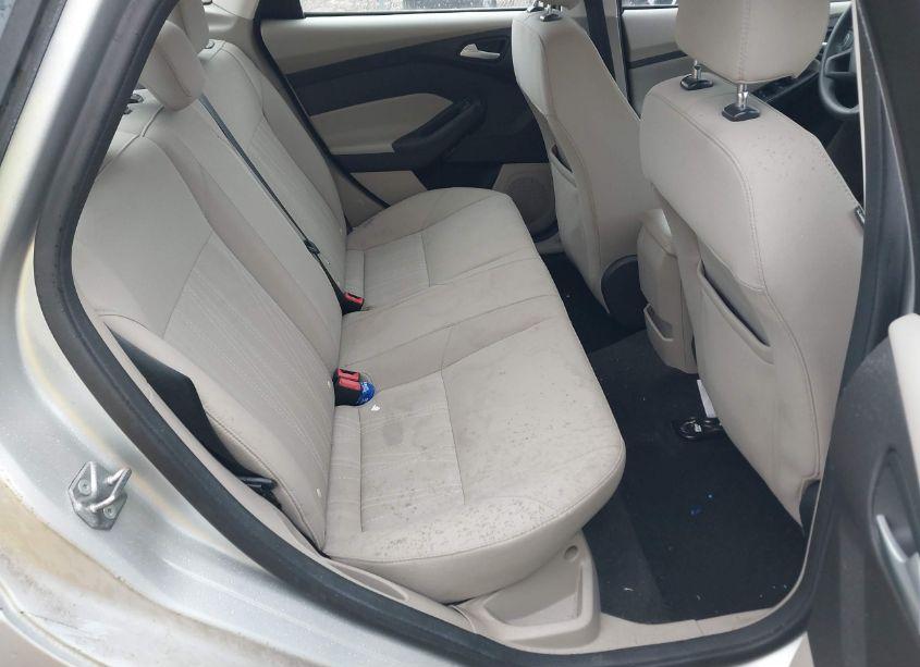 Photo 8 of 2017 Ford Focus SE (VIN 1FADP3F22HL267549)