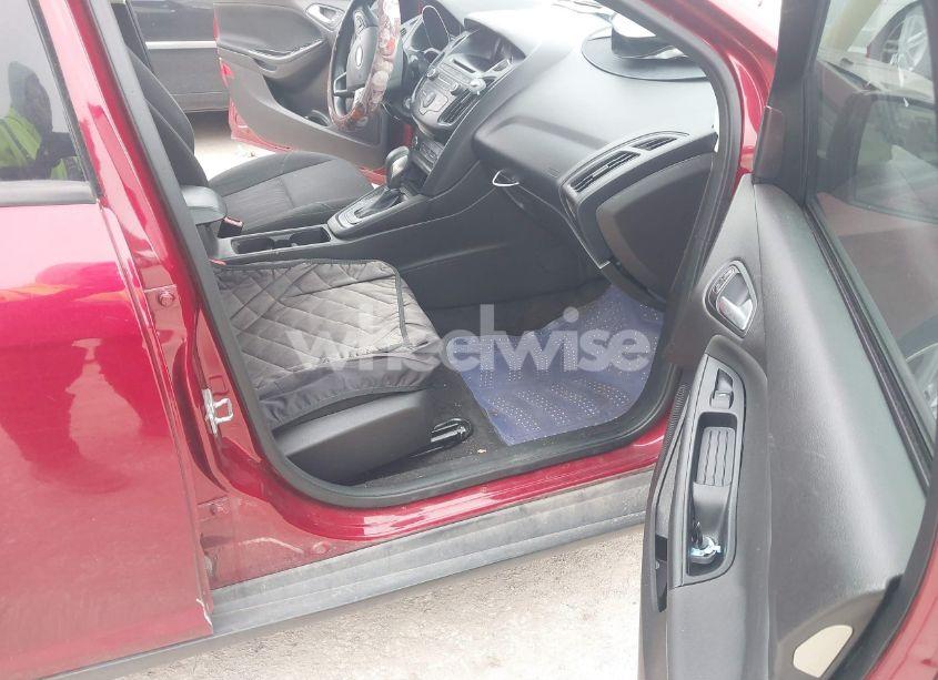 Photo 5 of 2017 Ford Focus SE (VIN 1FADP3F22HL270631)