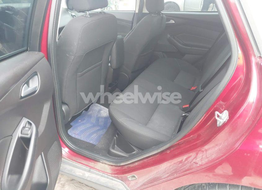 Photo 8 of 2017 Ford Focus SE (VIN 1FADP3F22HL270631)