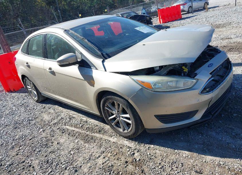 2017 Ford Focus SE (VIN 1FADP3F22HL285453) main photo