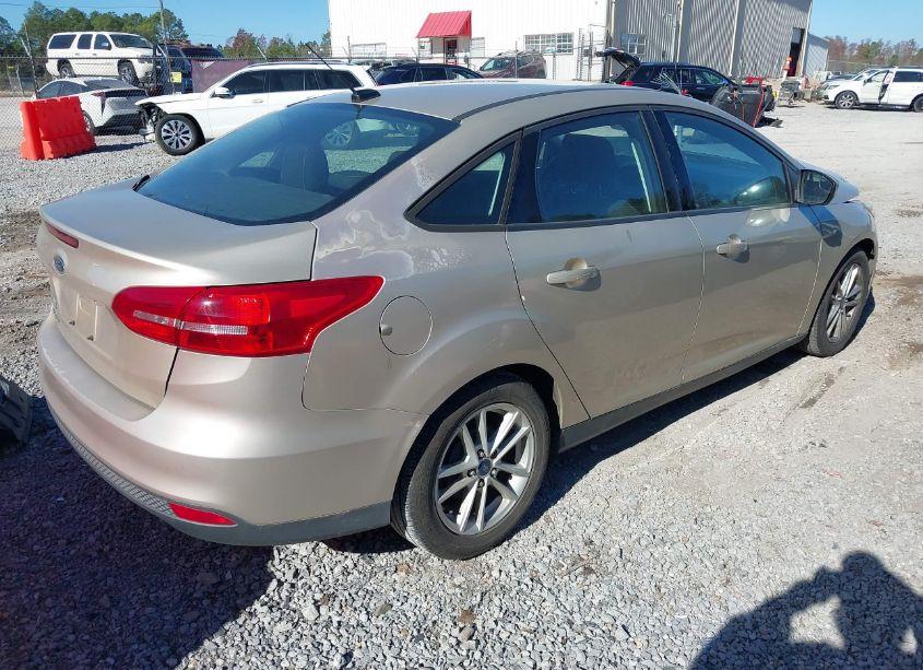 Photo 4 of 2017 Ford Focus SE (VIN 1FADP3F22HL285453)