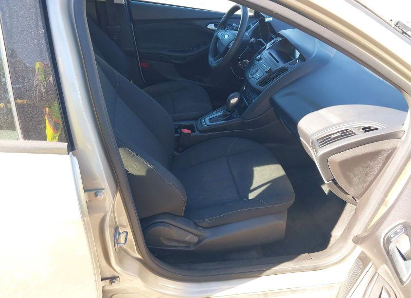 Photo 5 of 2017 Ford Focus SE (VIN 1FADP3F22HL285453)
