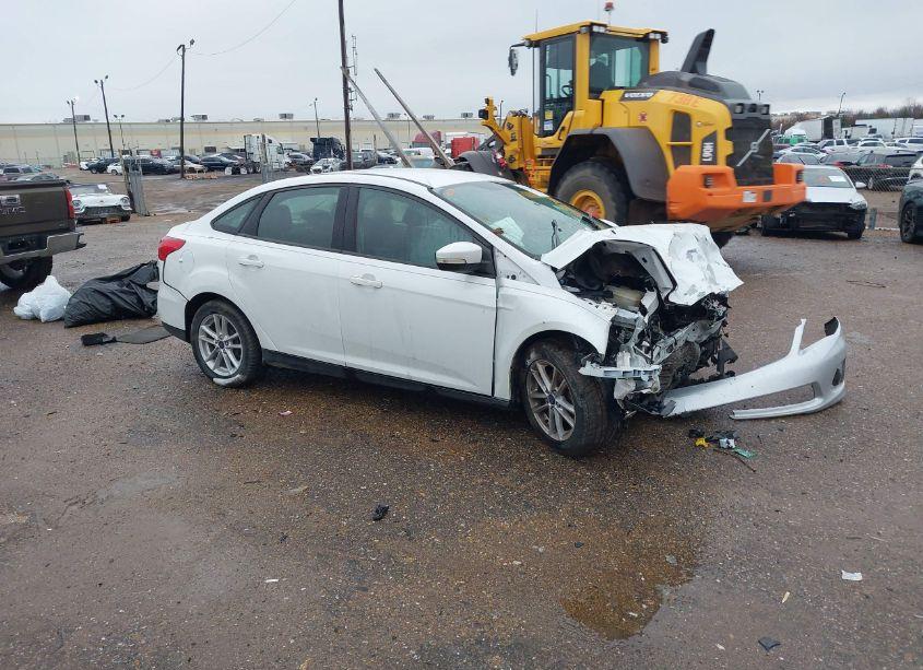 2017 Ford Focus SE (VIN 1FADP3F22HL296808) main photo