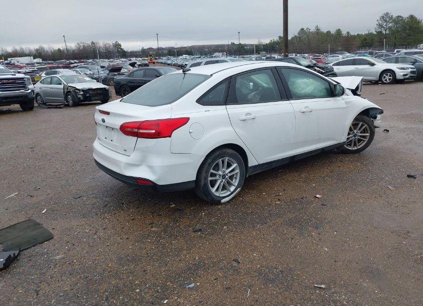 Photo 4 of 2017 Ford Focus SE (VIN 1FADP3F22HL296808)