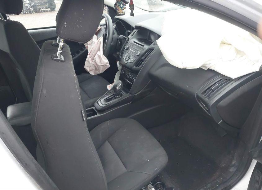 Photo 5 of 2017 Ford Focus SE (VIN 1FADP3F22HL296808)