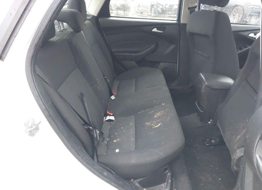 Photo 8 of 2017 Ford Focus SE (VIN 1FADP3F22HL296808)