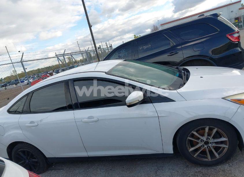 Photo 13 of 2017 Ford Focus SE (VIN 1FADP3F22HL302378)