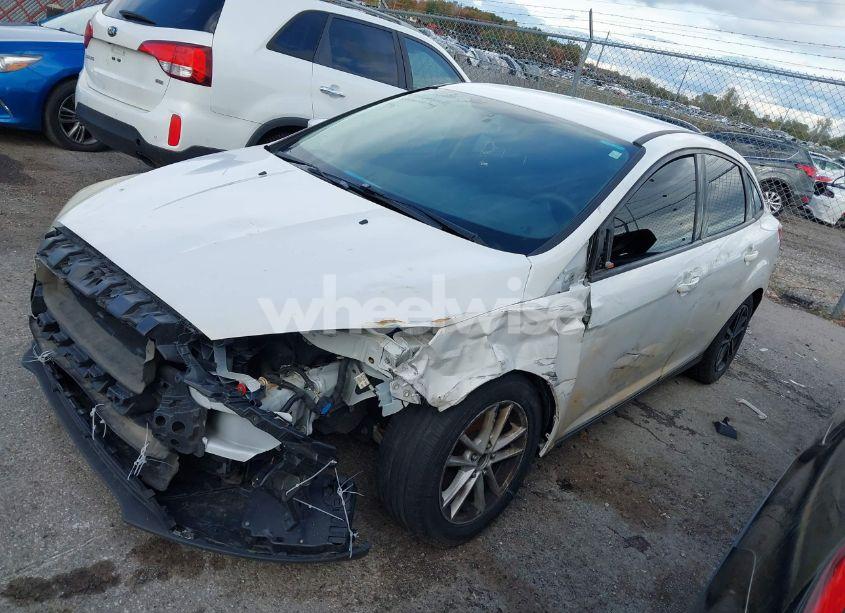 Photo 2 of 2017 Ford Focus SE (VIN 1FADP3F22HL302378)