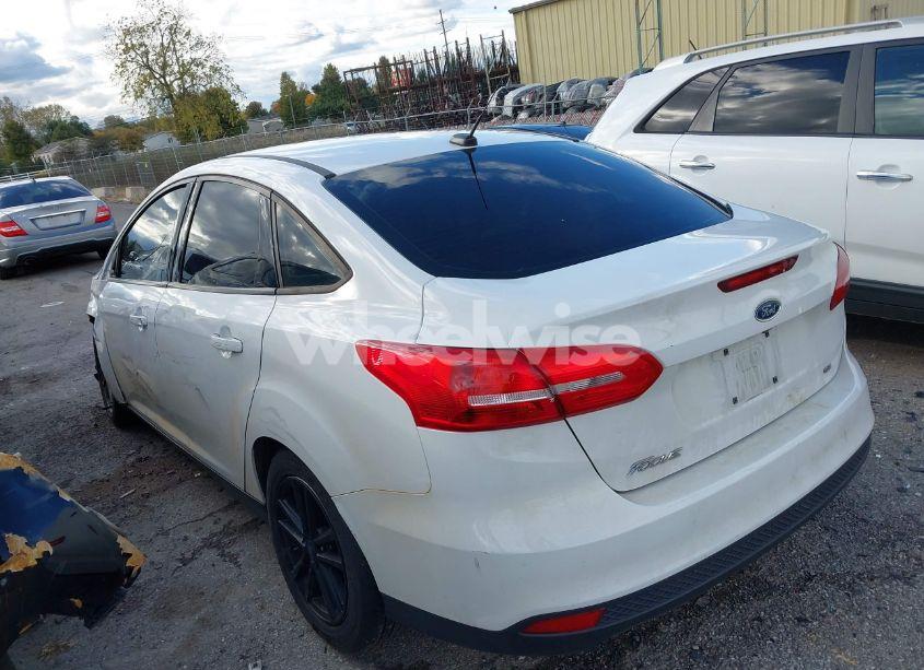 Photo 3 of 2017 Ford Focus SE (VIN 1FADP3F22HL302378)