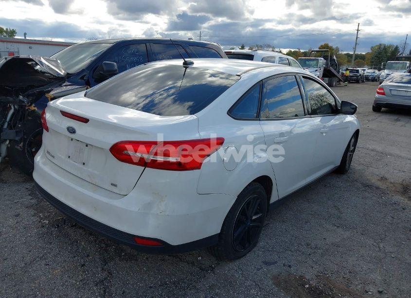 Photo 4 of 2017 Ford Focus SE (VIN 1FADP3F22HL302378)