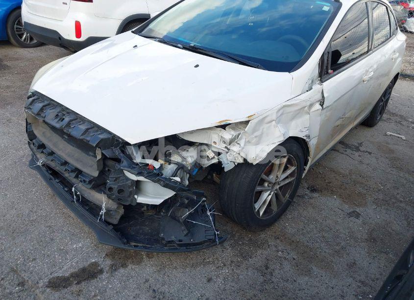 Photo 6 of 2017 Ford Focus SE (VIN 1FADP3F22HL302378)