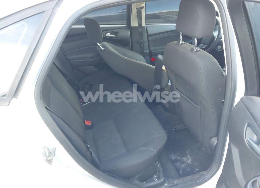 Photo 8 of 2017 Ford Focus SE (VIN 1FADP3F22HL302378)