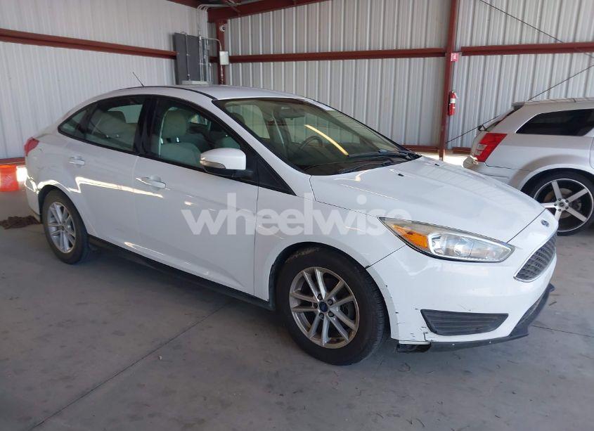 2017 Ford Focus SE (VIN 1FADP3F22HL303059) main photo