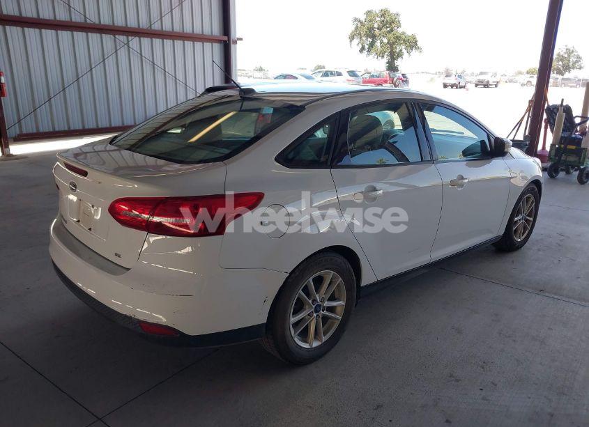 Photo 4 of 2017 Ford Focus SE (VIN 1FADP3F22HL303059)