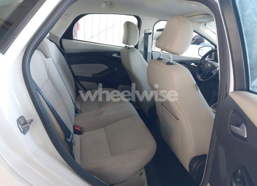 Photo 8 of 2017 Ford Focus SE (VIN 1FADP3F22HL303059)