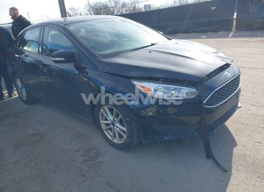 2017 Ford Focus SE (VIN 1FADP3F22HL323652) main photo