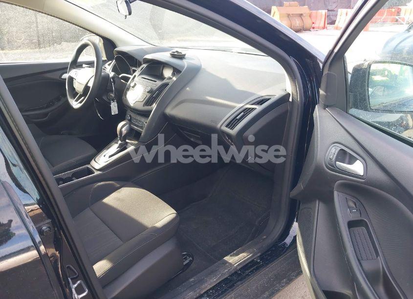 Photo 5 of 2017 Ford Focus SE (VIN 1FADP3F22HL323652)