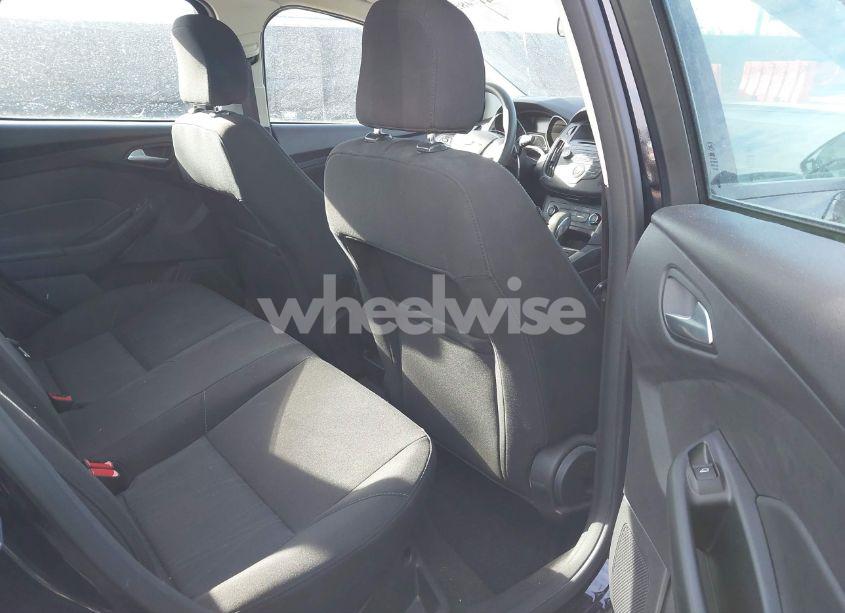 Photo 8 of 2017 Ford Focus SE (VIN 1FADP3F22HL323652)