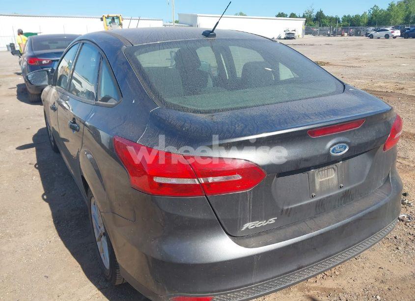 Photo 3 of 2017 Ford Focus SE (VIN 1FADP3F22HL341553)