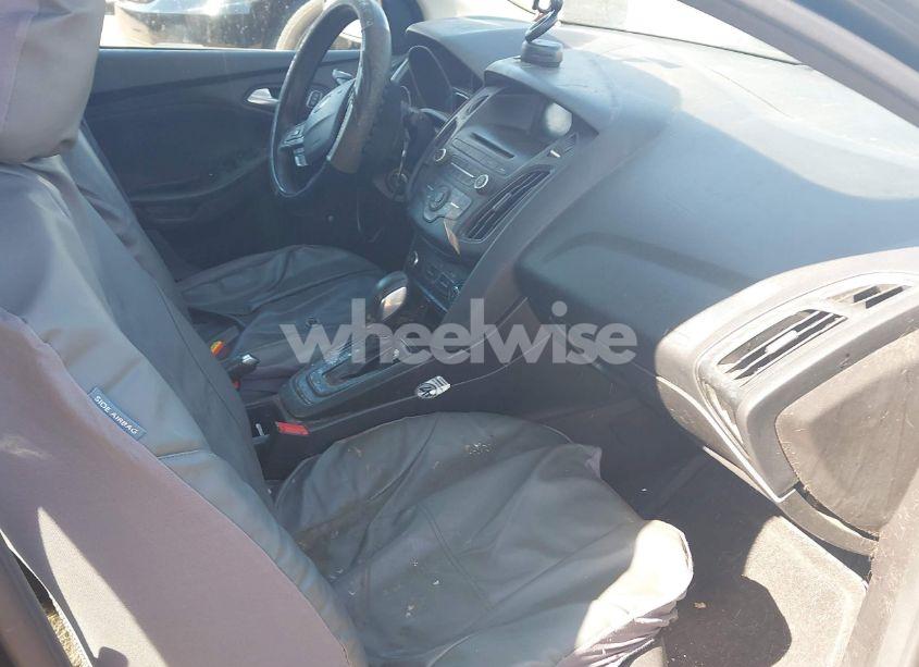 Photo 5 of 2017 Ford Focus SE (VIN 1FADP3F22HL341553)