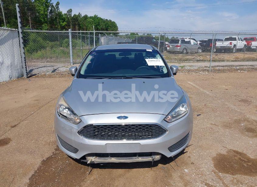 Photo 12 of 2018 Ford Focus SE (VIN 1FADP3F22JL237991)