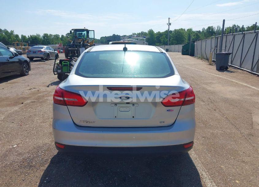 Photo 16 of 2018 Ford Focus SE (VIN 1FADP3F22JL237991)