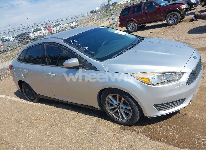 Photo 18 of 2018 Ford Focus SE (VIN 1FADP3F22JL237991)