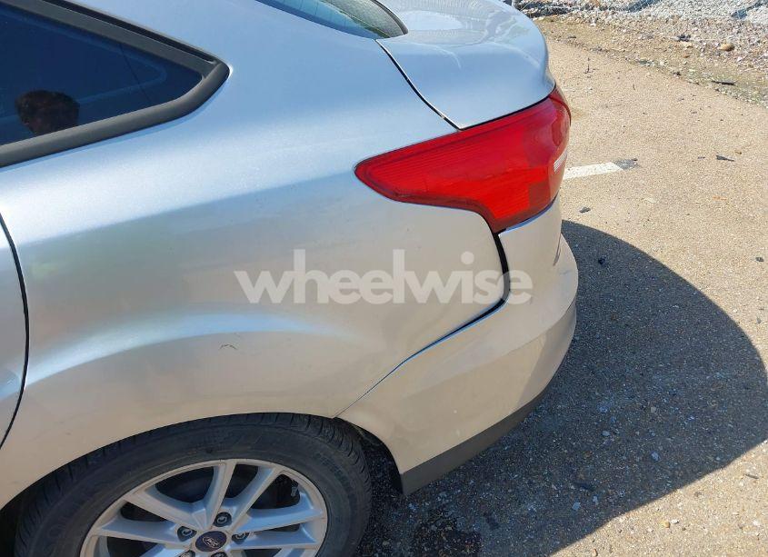 Photo 20 of 2018 Ford Focus SE (VIN 1FADP3F22JL237991)