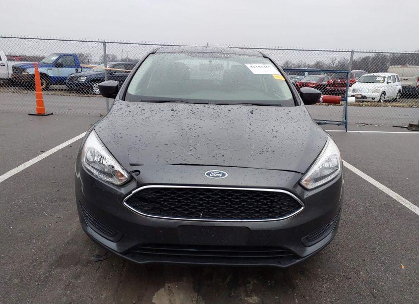 Photo 12 of 2018 Ford Focus SE (VIN 1FADP3F22JL238753)