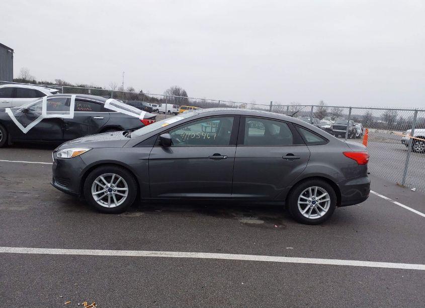 Photo 14 of 2018 Ford Focus SE (VIN 1FADP3F22JL238753)