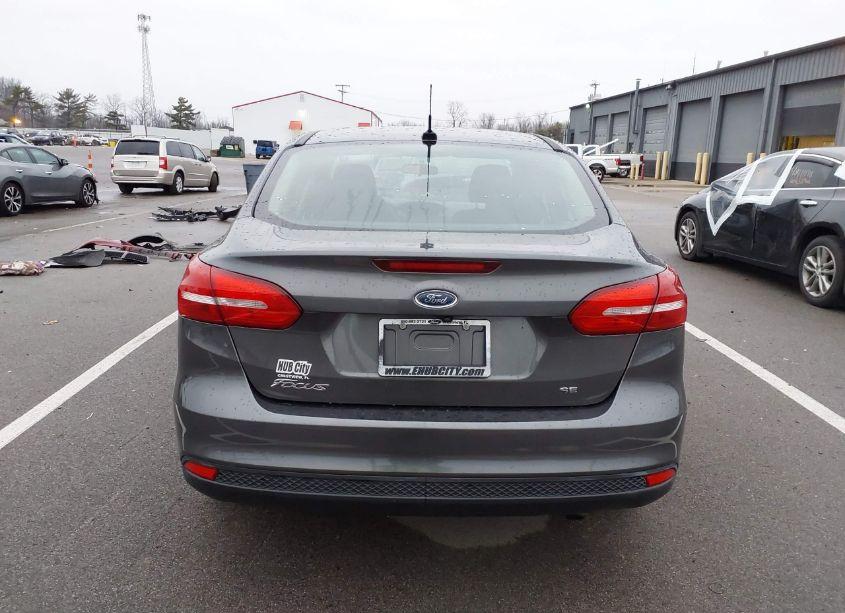 Photo 16 of 2018 Ford Focus SE (VIN 1FADP3F22JL238753)