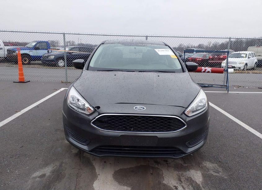 Photo 6 of 2018 Ford Focus SE (VIN 1FADP3F22JL238753)