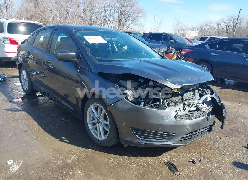 2018 Ford Focus SE (VIN 1FADP3F22JL259859) main photo