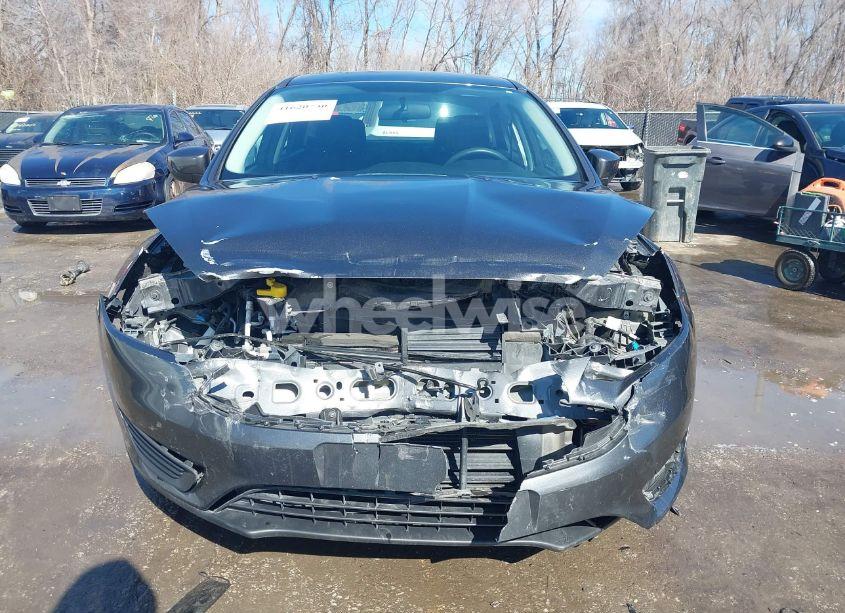 Photo 13 of 2018 Ford Focus SE (VIN 1FADP3F22JL259859)