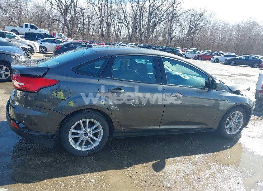Photo 14 of 2018 Ford Focus SE (VIN 1FADP3F22JL259859)