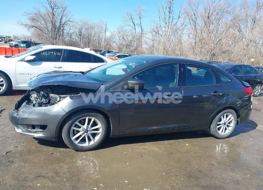 Photo 15 of 2018 Ford Focus SE (VIN 1FADP3F22JL259859)