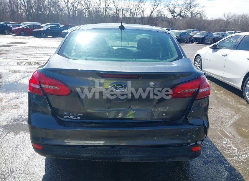 Photo 17 of 2018 Ford Focus SE (VIN 1FADP3F22JL259859)