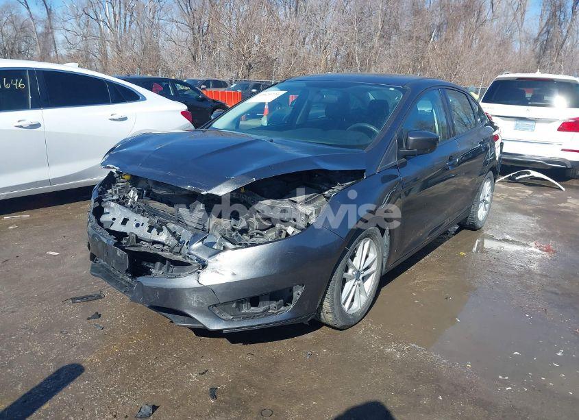 Photo 2 of 2018 Ford Focus SE (VIN 1FADP3F22JL259859)