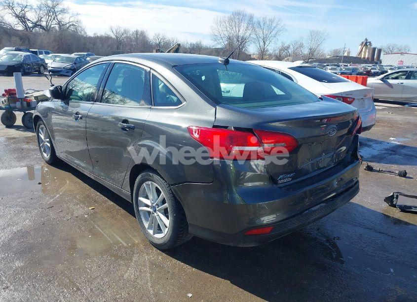 Photo 3 of 2018 Ford Focus SE (VIN 1FADP3F22JL259859)