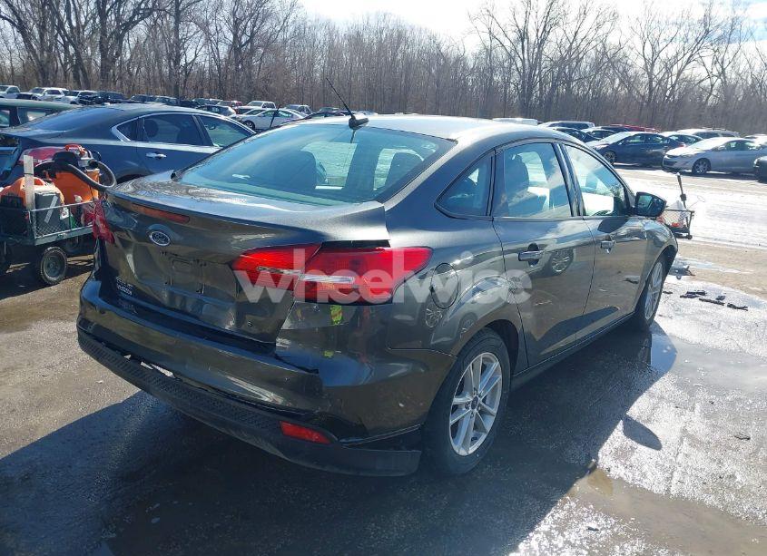 Photo 4 of 2018 Ford Focus SE (VIN 1FADP3F22JL259859)