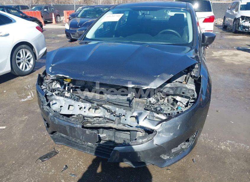 Photo 6 of 2018 Ford Focus SE (VIN 1FADP3F22JL259859)