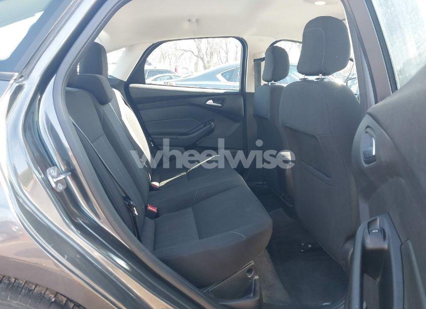 Photo 8 of 2018 Ford Focus SE (VIN 1FADP3F22JL259859)