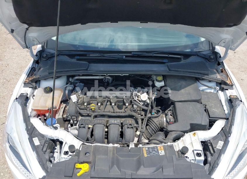 Photo 10 of 2018 Ford Focus SE (VIN 1FADP3F22JL292697)