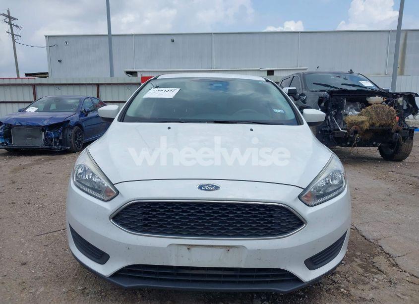 Photo 12 of 2018 Ford Focus SE (VIN 1FADP3F22JL292697)